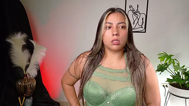 Zara Nova online show from 05/06/26, 10:04