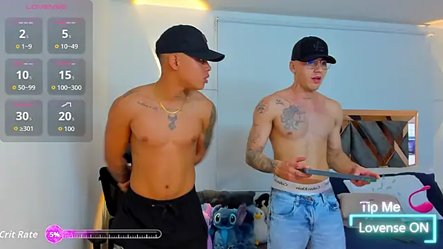 Snapshot of Hot_Guysxxx19 chatting on 10/31/25, 02:34 Hot Guysxxx19 online show from 10/31/25, 02:34