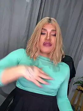 Snapshot of melani_ferraraa_ chatting on 07/04/26, 10:16 melani ferraraa online show from 07/04/26, 10:16