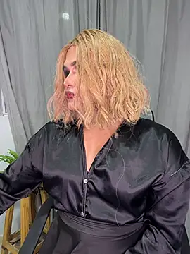 Snapshot of melani_ferraraa_ chatting on 07/19/26, 08:07 melani ferraraa online show from 07/19/26, 08:07