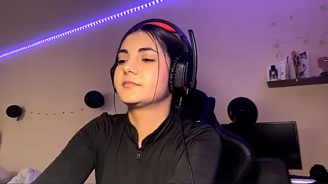 Snapshot of Marry_glow chatting on 10/30/25, 05:35 Marry glow online show from 10/30/25, 05:35