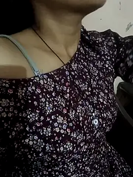 Snapshot of HOT_SANVI_25 chatting on 11/03/25, 08:10 HOT SANVI 25 online show from 11/03/25, 08:10