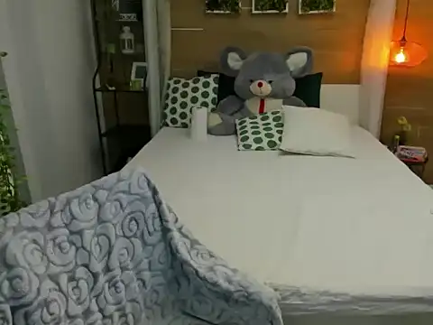 Snapshot of OhLadyPlease chatting on 11/30/25, 06:28 OhLadyPlease online show from 11/30/25, 06:28