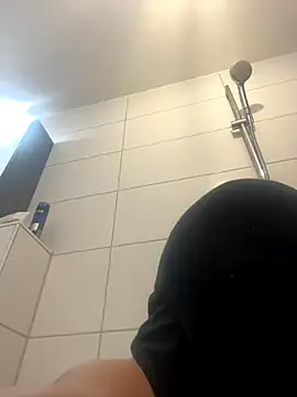 Snapshot of exmodel31 chatting on 10/30/25, 04:30 exmodel31 online show from 10/30/25, 04:30