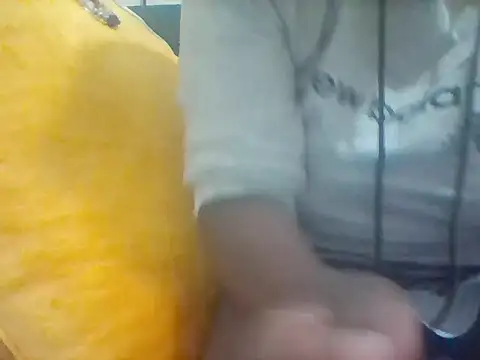 Snapshot of tyimi chatting on 10/31/25, 05:47 tyimi online show from 10/31/25, 05:47