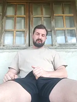 Snapshot of rooliv1 chatting on 11/16/25, 10:43 rooliv1 online show from 11/16/25, 10:43