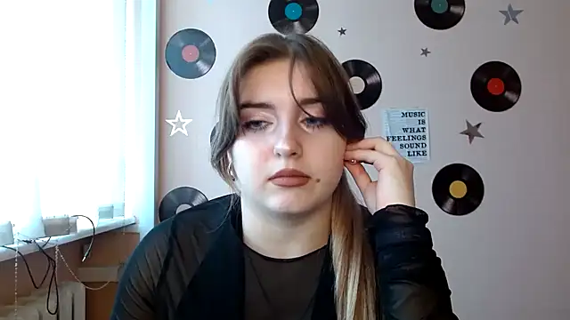 Snapshot of Dance__Queen chatting on 11/04/25, 10:36 Dance  Queen online show from 11/04/25, 10:36