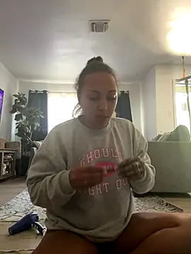 Snapshot of prettylildes chatting on 11/05/25, 05:24 prettylildes online show from 11/05/25, 05:24