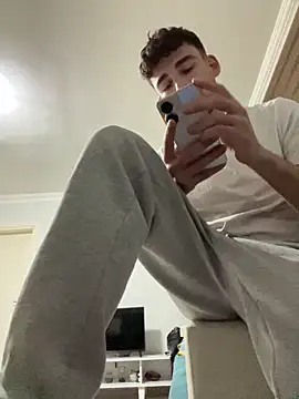 Snapshot of yasinesra757_ chatting on 12/23/25, 03:15 yasinesra757 online show from 12/23/25, 03:15