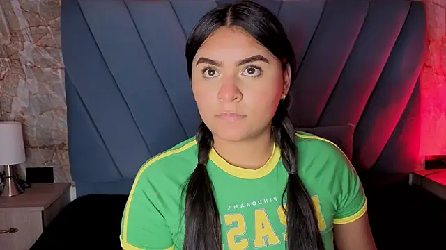 amarahanks1 online show from 11/12/25, 03:45