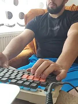 Snapshot of strongcoffee10 chatting on 10/31/25, 10:05 strongcoffee10 online show from 10/31/25, 10:05