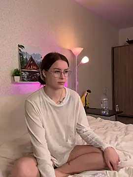 Snapshot of HotMilkis chatting on 11/02/25, 08:17 HotMilkis online show from 11/02/25, 08:17