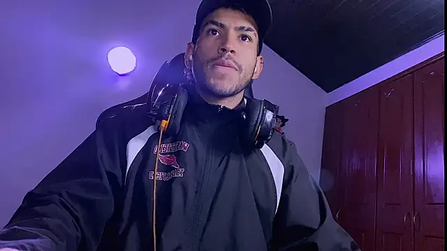 Snapshot of 3v1l chatting on 01/06/26, 12:03 3v1l online show from 01/06/26, 12:03