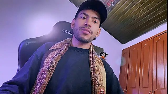 Snapshot of 3v1l chatting on 01/16/26, 11:42 3v1l online show from 01/16/26, 11:42