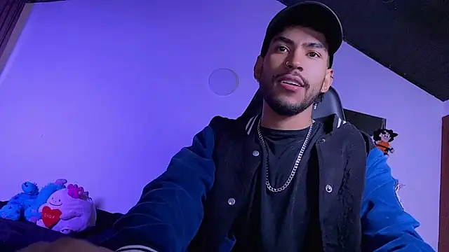 Snapshot of 3v1l chatting on 02/16/26, 10:39 3v1l online show from 02/16/26, 10:39