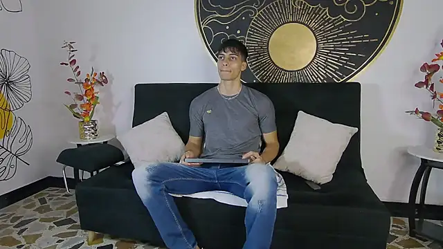 Snapshot of AlessioVitale chatting on 11/10/25, 12:26 AlessioVitale online show from 11/10/25, 12:26