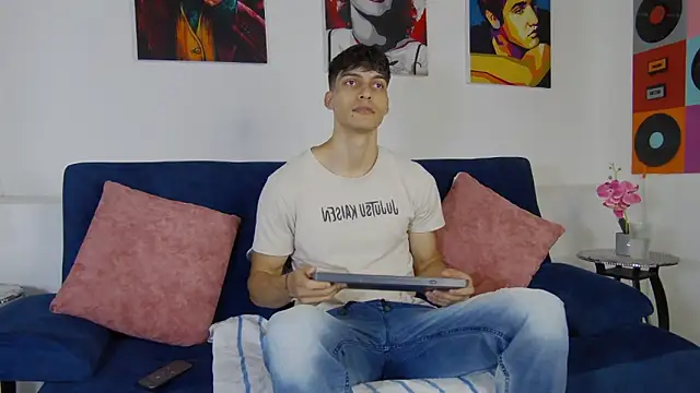 Snapshot of AlessioVitale chatting on 11/20/25, 12:16 AlessioVitale online show from 11/20/25, 12:16