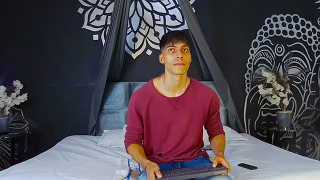 Snapshot of AlessioVitale chatting on 12/05/25, 12:03 AlessioVitale online show from 12/05/25, 12:03