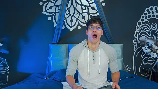 Snapshot of AlessioVitale chatting on 01/06/26, 12:09 AlessioVitale online show from 01/06/26, 12:09