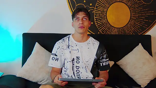 Snapshot of AlessioVitale chatting on 02/24/26, 07:56 AlessioVitale online show from 02/24/26, 07:56