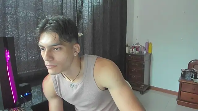 Snapshot of AlessioVitale chatting on 03/27/26, 11:54 AlessioVitale online show from 03/27/26, 11:54