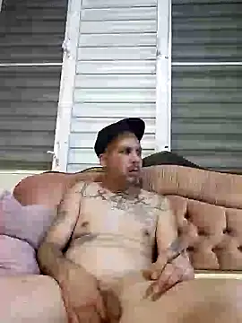 Snapshot of feoGG197 chatting on 11/05/25, 01:16 feoGG197 online show from 11/05/25, 01:16