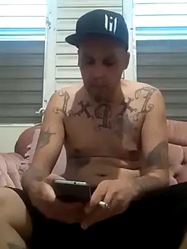 Snapshot of feoGG197 chatting on 11/10/25, 12:26 feoGG197 online show from 11/10/25, 12:26