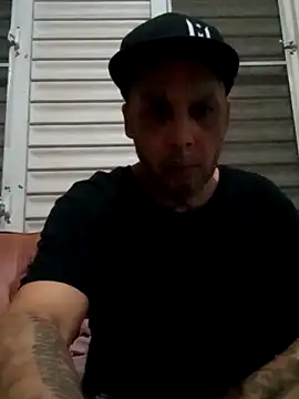 Snapshot of feoGG197 chatting on 11/15/25, 10:15 feoGG197 online show from 11/15/25, 10:15