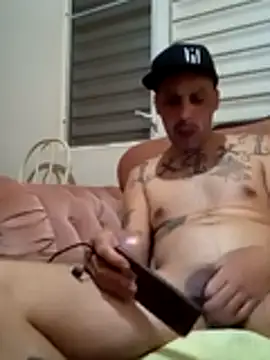 Snapshot of feoGG197 chatting on 11/26/25, 12:55 feoGG197 online show from 11/26/25, 12:55