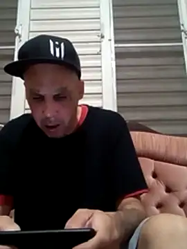 Snapshot of feoGG197 chatting on 11/27/25, 12:35 feoGG197 online show from 11/27/25, 12:35