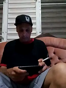 Snapshot of feoGG197 chatting on 11/28/25, 10:12 feoGG197 online show from 11/28/25, 10:12