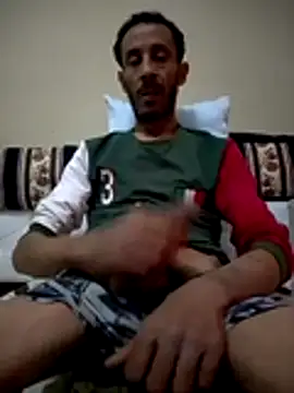 Snapshot of walide100000 chatting on 04/05/26, 09:45 walide100000 online show from 04/05/26, 09:45