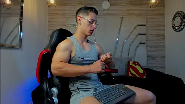 MAXTHOMSON online show from 11/21/25, 04:44