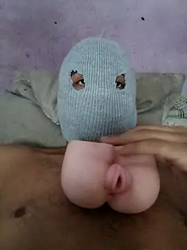 knunesputifero00 online show from 04/15/26, 04:52
