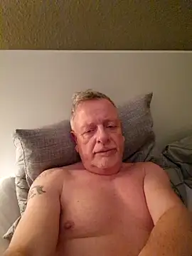 Snapshot of Dennislover007 chatting on 12/20/25, 11:45 Dennislover007 online show from 12/20/25, 11:45
