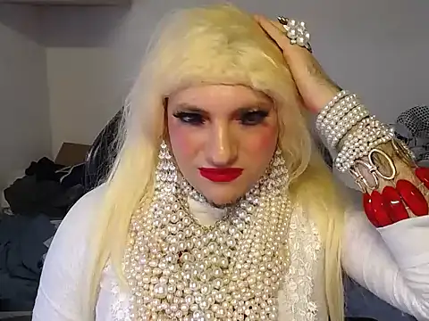 Snapshot of VanesaCrossic chatting on 12/19/25, 09:27 VanesaCrossic online show from 12/19/25, 09:27