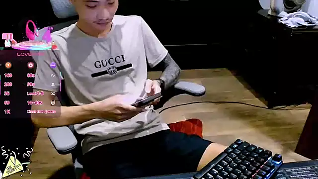 Snapshot of _lulu9999_ chatting on 10/31/25, 03:02 lulu9999 online show from 10/31/25, 03:02