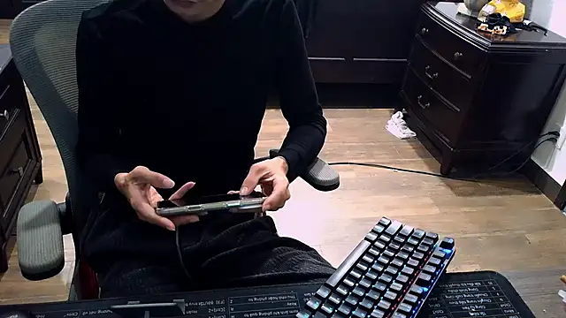 Snapshot of _lulu9999_ chatting on 12/15/25, 06:23 lulu9999 online show from 12/15/25, 06:23