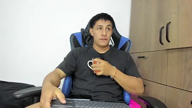 dorman boy online show from 11/28/25, 03:53