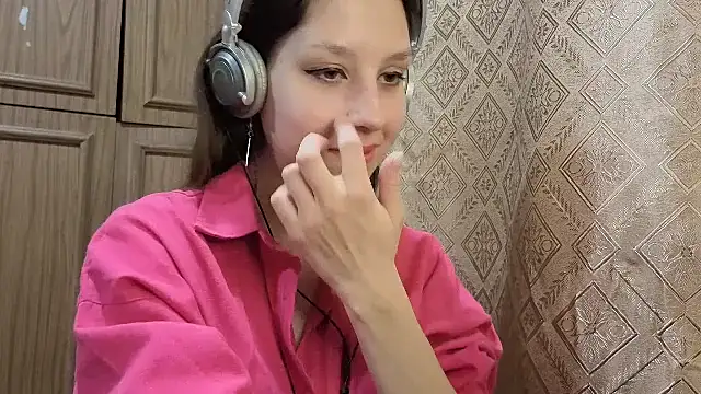 Snapshot of LahomaSassano chatting on 11/24/25, 11:37 LahomaSassano online show from 11/24/25, 11:37