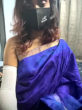 Queen-dhivya online show from 11/16/25, 04:18