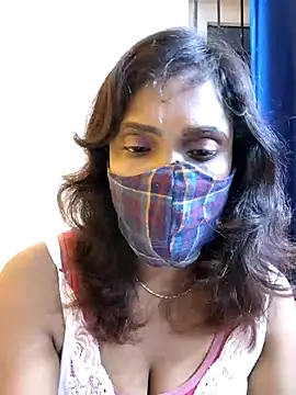 Snapshot of Queen-dhivya chatting on 12/22/25, 05:10 Queen-dhivya online show from 12/22/25, 05:10