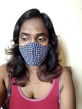 Snapshot of Queen-dhivya chatting on 12/23/25, 07:39 Queen-dhivya online show from 12/23/25, 07:39