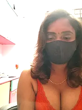 Snapshot of Queen-dhivya chatting on 01/15/26, 08:56 Queen-dhivya online show from 01/15/26, 08:56