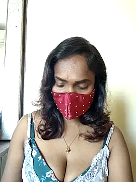 Snapshot of Queen-dhivya chatting on 02/09/26, 03:21 Queen-dhivya online show from 02/09/26, 03:21