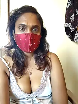 Snapshot of Queen-dhivya chatting on 03/01/26, 05:20 Queen-dhivya online show from 03/01/26, 05:20