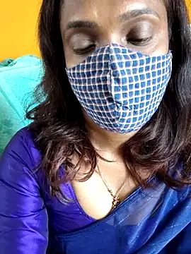 Snapshot of Queen-dhivya chatting on 03/26/26, 07:36 Queen-dhivya online show from 03/26/26, 07:36