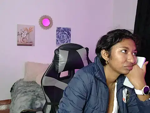 Snapshot of Samanta_777 chatting on 01/15/26, 04:17 Samanta 777 online show from 01/15/26, 04:17