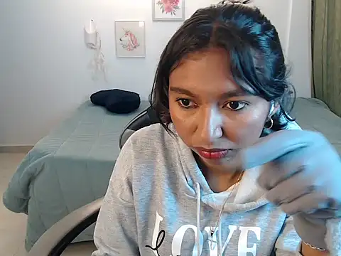 Snapshot of Samanta_777 chatting on 03/17/26, 08:56 Samanta 777 online show from 03/17/26, 08:56