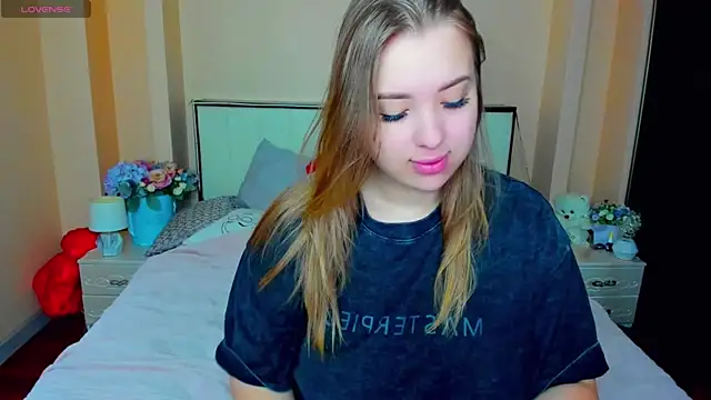 AlexissMmm online show from 11/08/25, 08:03